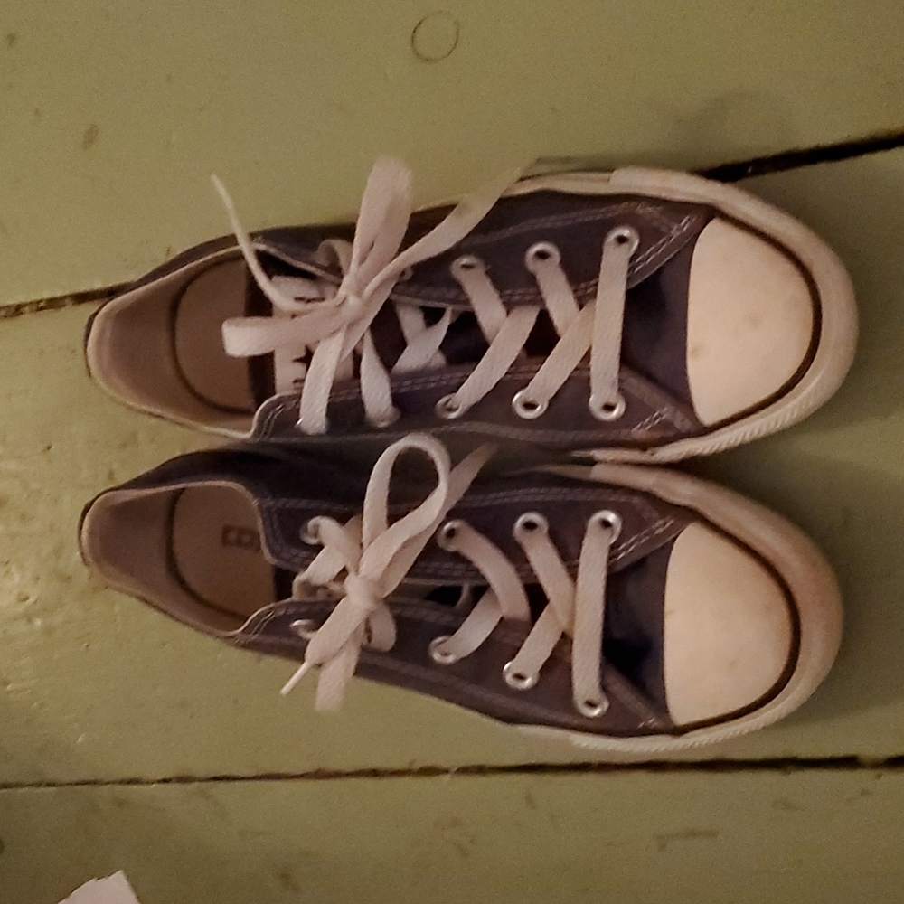 Blue low rise all star converse